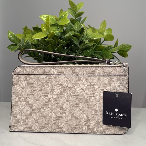 NWT Kate Spade Medium Beige Wristlet - Picture 2 of 6